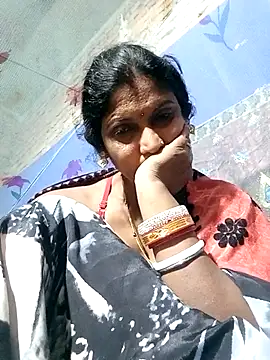 Snapshot of Savita992 chatting on November 5, 2025, 10:24 pm Savita992 online show from November 5, 2025, 10:24 pm