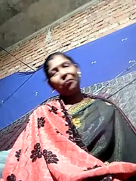 Snapshot of Savita992 chatting on November 22, 2025, 7:35 pm Savita992 online show from November 22, 2025, 7:35 pm