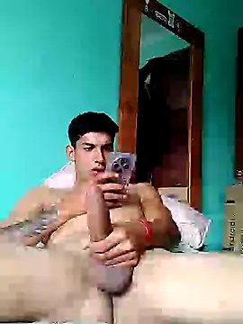 Snapshot of frankitocam4 chatting on March 6, 2026, 5:30 pm frankitocam4 online show from March 6, 2026, 5:30 pm