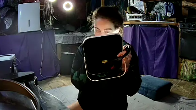 aquafoxy online show from September 10, 2025, 5:17 am