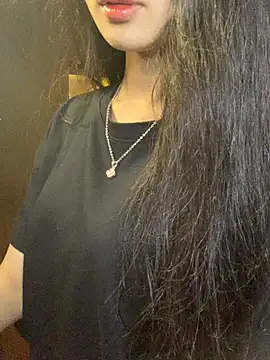 Nhinhi18 online show from March 28, 2026, 2:51 pm