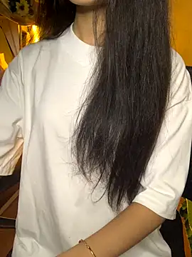 Nhinhi18 online show from October 3, 2025, 2:51 pm