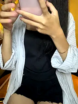 Nhinhi18 online show from October 4, 2025, 3:13 pm