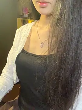 Nhinhi18 online show from April 21, 2026, 3:18 pm