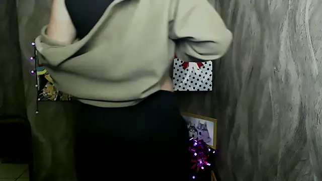 Snapshot of Linda_S_ chatting on November 22, 2025, 1:54 pm Linda S online show from November 22, 2025, 1:54 pm