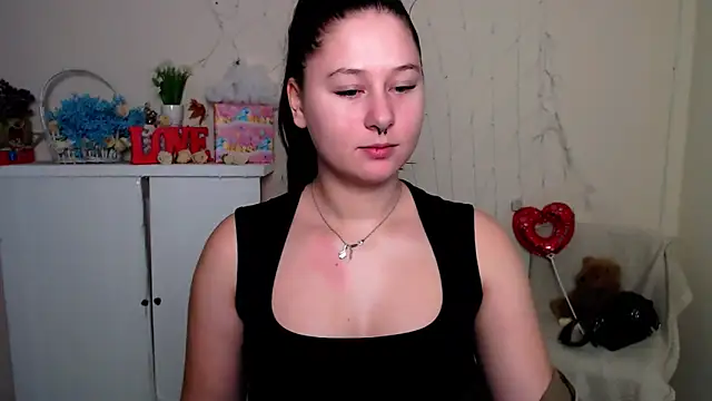 Snapshot of Linda_S_ chatting on November 26, 2025, 11:43 am Linda S online show from November 26, 2025, 11:43 am