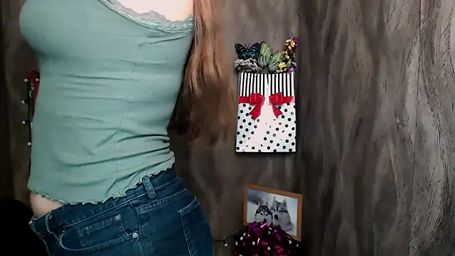 Snapshot of Linda_S_ chatting on September 27, 2025, 9:15 am Linda S online show from September 27, 2025, 9:15 am