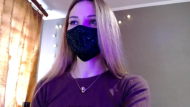 Snapshot of Iris_lave chatting on April 20, 2026, 2:29 pm Iris lave online show from April 20, 2026, 2:29 pm
