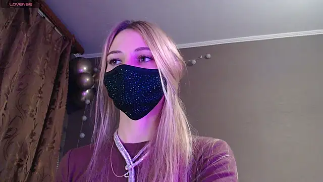 Snapshot of Iris_lave chatting on November 5, 2025, 4:43 pm Iris lave online show from November 5, 2025, 4:43 pm