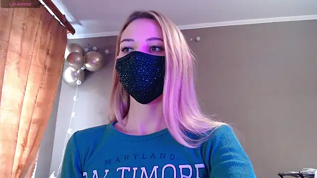 Snapshot of Iris_lave chatting on November 10, 2025, 11:37 am Iris lave online show from November 10, 2025, 11:37 am