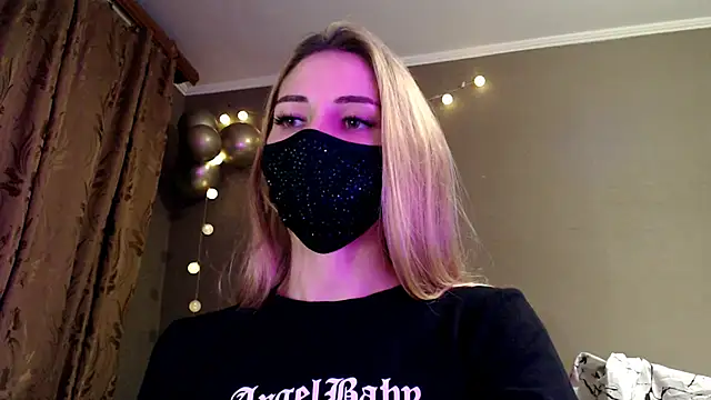 Snapshot of Iris_lave chatting on November 28, 2025, 7:25 pm Iris lave online show from November 28, 2025, 7:25 pm