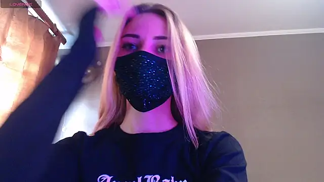 Snapshot of Iris_lave chatting on November 17, 2025, 10:30 am Iris lave online show from November 17, 2025, 10:30 am