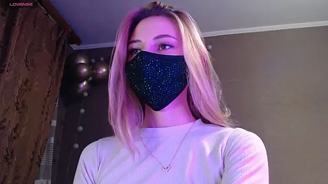 Snapshot of Iris_lave chatting on November 8, 2025, 5:38 pm Iris lave online show from November 8, 2025, 5:38 pm