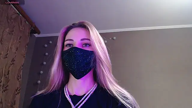 Snapshot of Iris_lave chatting on November 1, 2025, 4:23 pm Iris lave online show from November 1, 2025, 4:23 pm