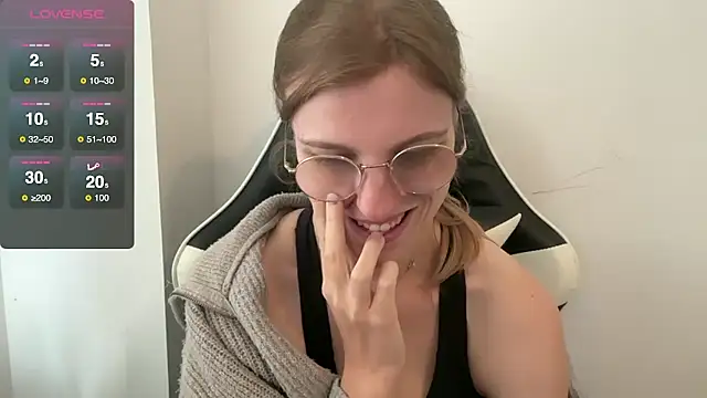 BustyKellyXXX online show from October 16, 2025, 9:17 am