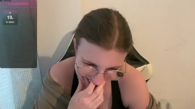 BustyKellyXXX online show from February 13, 2026, 4:40 pm