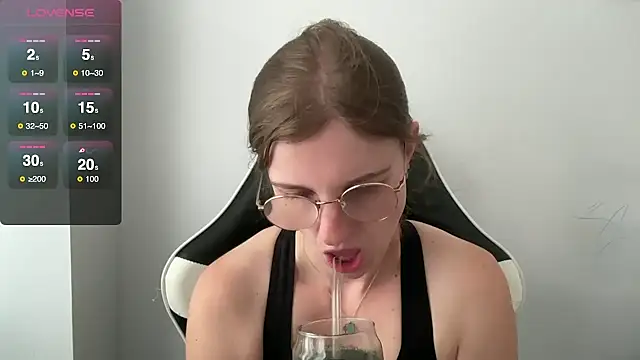 BustyKellyXXX online show from September 23, 2025, 9:27 am