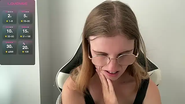 BustyKellyXXX online show from September 15, 2025, 9:21 am