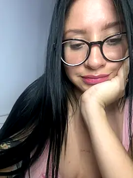 Snapshot of lucy_grey25 chatting on November 14, 2025, 9:18 pm lucy grey25 online show from November 14, 2025, 9:18 pm