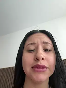 lucy grey25 online show from April 4, 2026, 12:56 pm