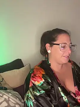 Snapshot of Thegr33ngypsy chatting on October 29, 2025, 3:16 am Thegr33ngypsy online show from October 29, 2025, 3:16 am