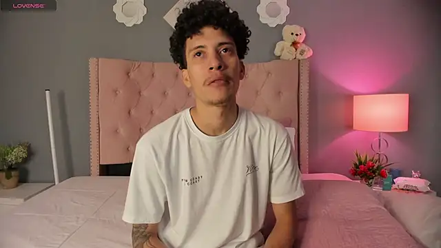 Snapshot of Joe_And_Emma chatting on November 23, 2025, 1:04 am Joe And Emma online show from November 23, 2025, 1:04 am