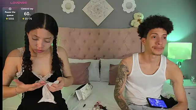 Snapshot of Joe_And_Emma chatting on November 29, 2025, 4:12 am Joe And Emma online show from November 29, 2025, 4:12 am