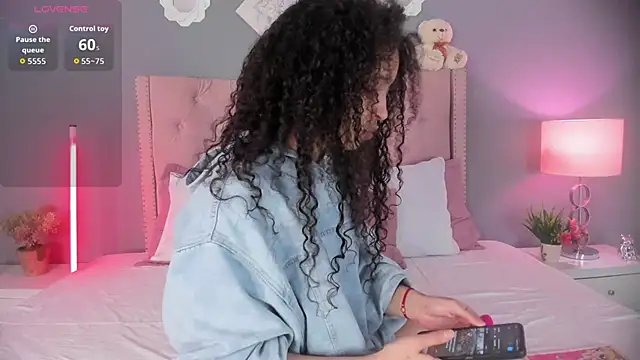 Snapshot of Joe_And_Emma chatting on December 5, 2025, 4:11 am Joe And Emma online show from December 5, 2025, 4:11 am