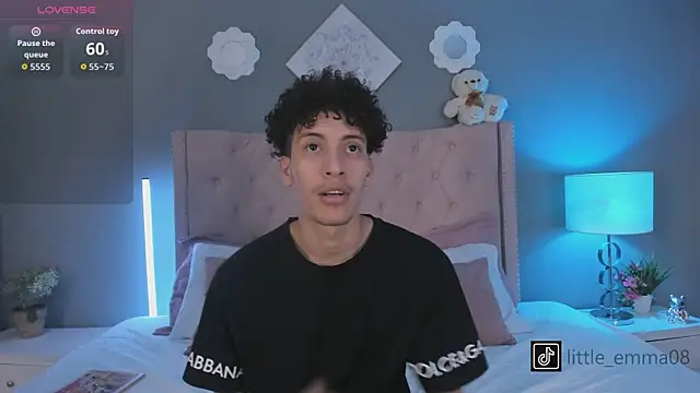 Snapshot of Joe_And_Emma chatting on November 4, 2025, 9:07 pm Joe And Emma online show from November 4, 2025, 9:07 pm