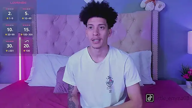 Snapshot of Joe_And_Emma chatting on November 17, 2025, 8:13 pm Joe And Emma online show from November 17, 2025, 8:13 pm