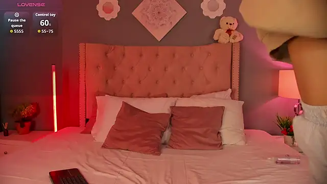 Snapshot of Joe_And_Emma chatting on November 22, 2025, 4:44 am Joe And Emma online show from November 22, 2025, 4:44 am