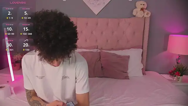 Snapshot of Joe_And_Emma chatting on December 15, 2025, 1:33 am Joe And Emma online show from December 15, 2025, 1:33 am