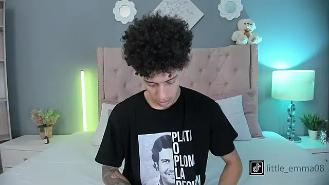 Snapshot of Joe_And_Emma chatting on October 27, 2025, 8:10 pm Joe And Emma online show from October 27, 2025, 8:10 pm