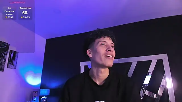 Snapshot of Joe_And_Emma chatting on October 24, 2025, 11:37 pm Joe And Emma online show from October 24, 2025, 11:37 pm