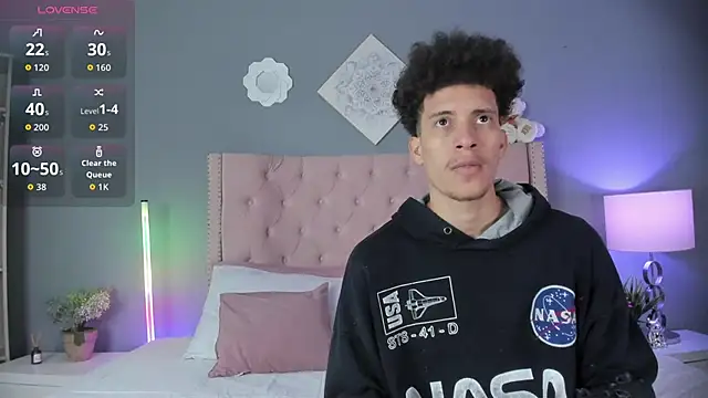 Snapshot of Joe_And_Emma chatting on November 13, 2025, 10:02 pm Joe And Emma online show from November 13, 2025, 10:02 pm