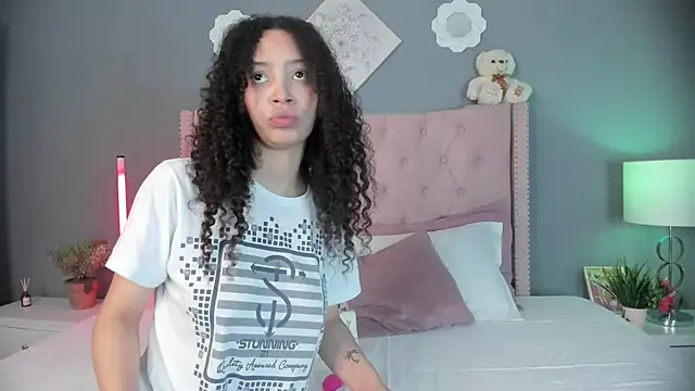 Snapshot of Joe_And_Emma chatting on December 3, 2025, 4:13 am Joe And Emma online show from December 3, 2025, 4:13 am