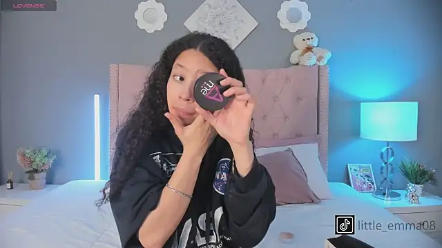 Snapshot of Joe_And_Emma chatting on October 23, 2025, 11:14 pm Joe And Emma online show from October 23, 2025, 11:14 pm