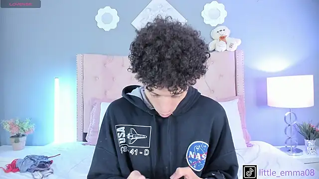 Snapshot of Joe_And_Emma chatting on October 13, 2025, 10:32 pm Joe And Emma online show from October 13, 2025, 10:32 pm