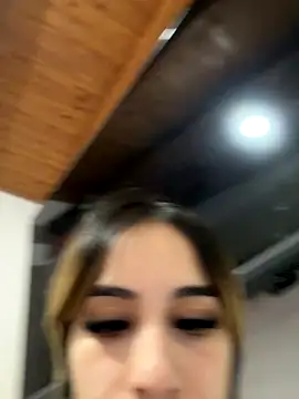 Babylovetiernax online show from December 4, 2025, 4:22 am