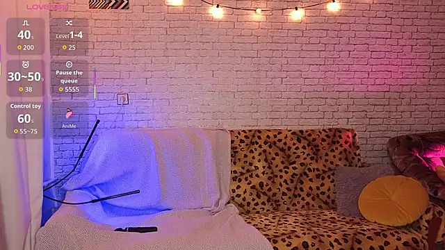 Snapshot of ReginaFoXXXy chatting on October 31, 2025, 8:55 am ReginaFoXXXy online show from October 31, 2025, 8:55 am