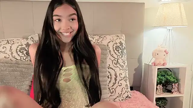 Snapshot of pocahontamoon chatting on June 4, 2026, 3:06 pm pocahontamoon online show from June 4, 2026, 3:06 pm