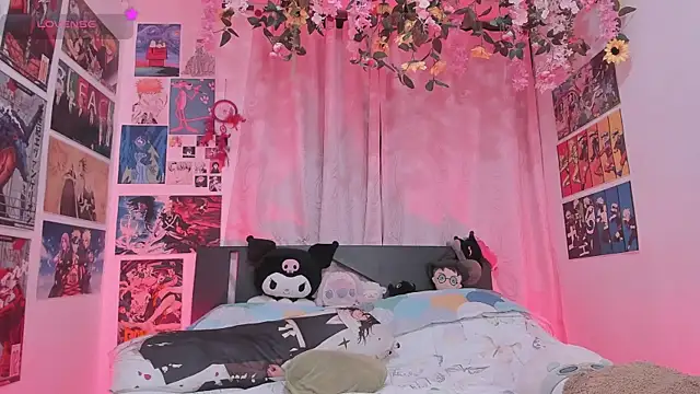 FluffyMelons online show from April 17, 2026, 11:07 pm