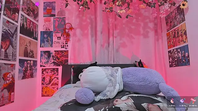 FluffyMelons online show from April 19, 2026, 11:07 pm