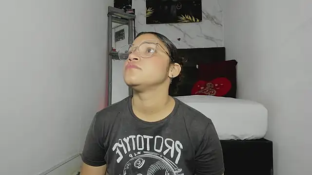 Snapshot of aly_n_sebas chatting on October 5, 2025, 12:18 pm aly n sebas online show from October 5, 2025, 12:18 pm