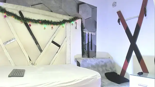 Snapshot of PeterBowel chatting on December 3, 2025, 3:07 am PeterBowel online show from December 3, 2025, 3:07 am