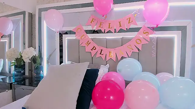 Snapshot of melodycharlotte chatting on November 15, 2025, 12:31 pm melodycharlotte online show from November 15, 2025, 12:31 pm