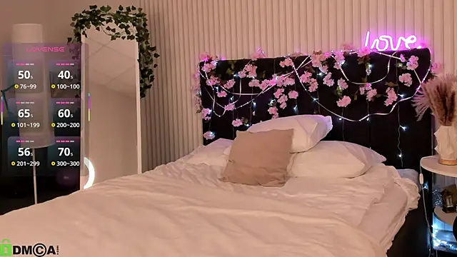 Kati Li online show from November 12, 2025, 10:19 am