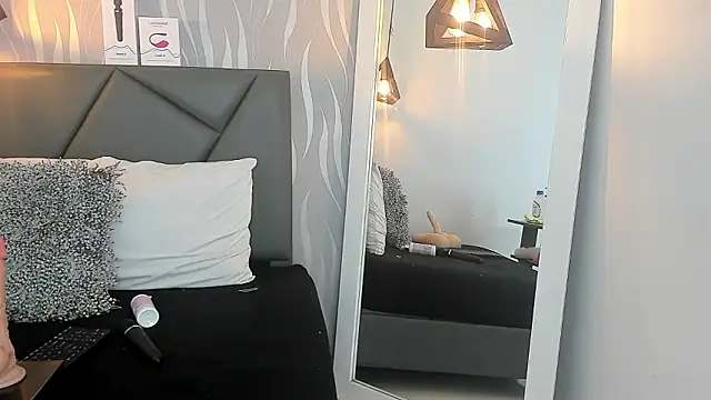 lucia-cute online show from January 10, 2026, 6:36 pm