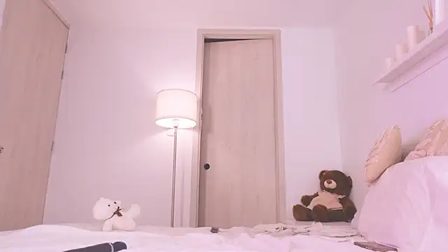 Snapshot of moon_angels chatting on December 2, 2025, 12:29 pm moon angels online show from December 2, 2025, 12:29 pm