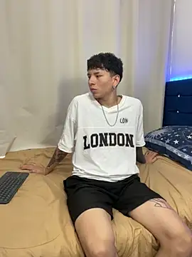 Snapshot of Tatiiana_n_Damiian chatting on November 2, 2025, 2:44 pm Tatiiana n Damiian online show from November 2, 2025, 2:44 pm